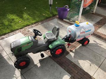 Traptrekker Fendt met tank beschikbaar voor biedingen