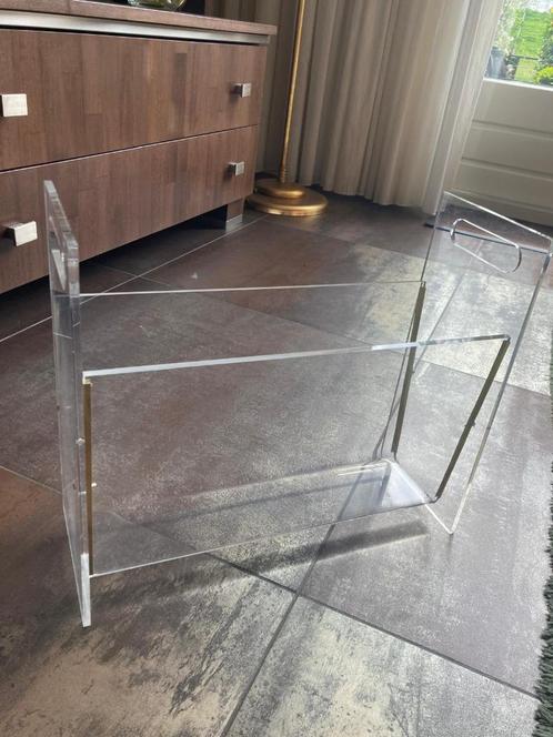 Mooie lectuurbak van plexiglas, Huis en Inrichting, Woonaccessoires | Krantenbakken en Lectuurbakken, Zo goed als nieuw, Ophalen