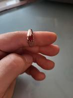 Dames Gouden Ring, Sieraden, Tassen en Uiterlijk, Ringen, 18 tot 19, Ophalen of Verzenden, Zo goed als nieuw, Dame