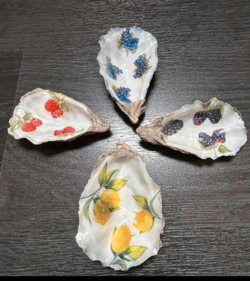 Oester schaaltjes met soorten fruit druiven bessen bramen, Antiek en Kunst, Antiek | Schalen, Ophalen of Verzenden