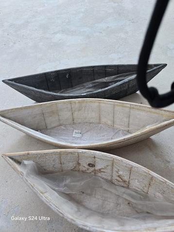 3 Houten decoratieve boten/vazen beschikbaar voor biedingen
