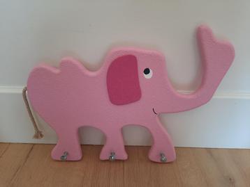roze kinderkapstokje (kapstok kind) beschikbaar voor biedingen