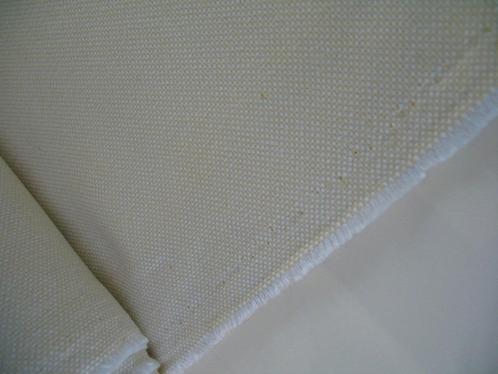 Kvadrat Field 2 222 creme+roomwit; ca. 10 meter meubelstof, Hobby en Vrije tijd, Stoffen en Lappen, Nieuw, Overige materialen