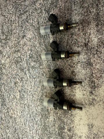 4x injector VAG 1.8/2.0L T(F)SI 06L906031A (USED)