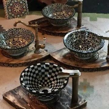 wastafel,  koper waskom ,koper kraan ,  tegels , beschikbaar voor biedingen