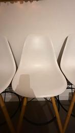 5 Witte Barstoelen met Houten Poten, Huis en Inrichting, Stoelen, Kunststof, Wit, Ophalen of Verzenden, Zo goed als nieuw