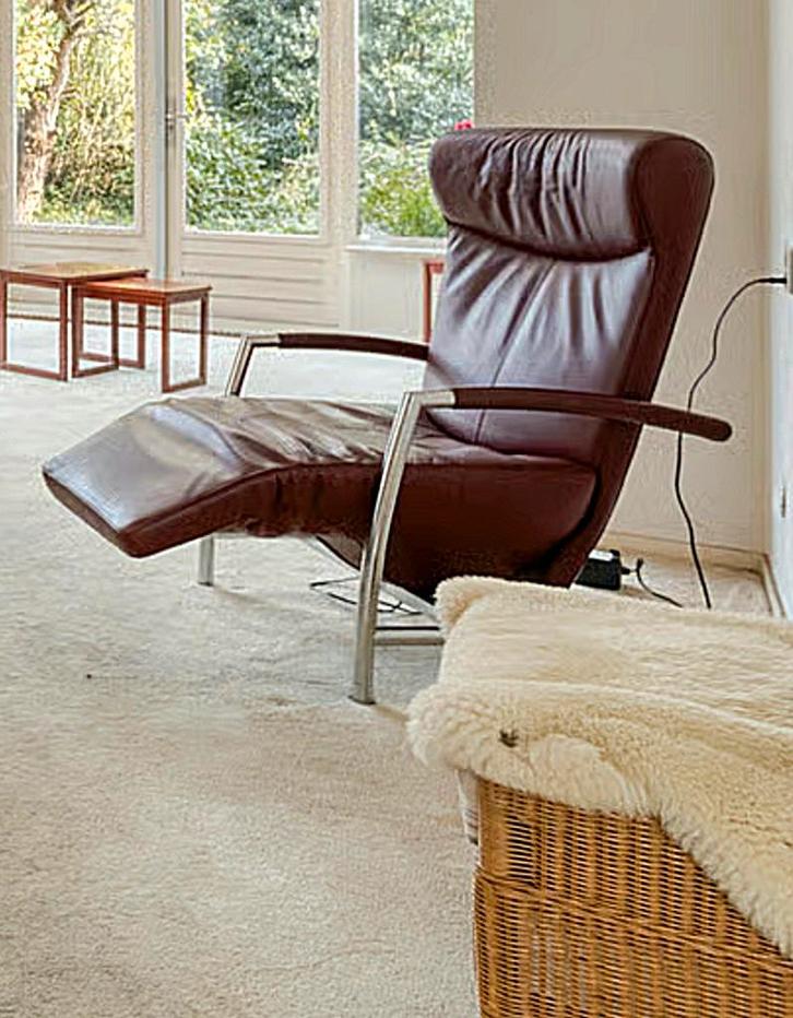 Elektrische relaxfauteuil Leolux donkerrood leren stoel, Huis en Inrichting, Fauteuils, Gebruikt, Leer, Metaal, Ophalen