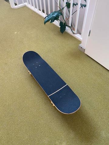 Skateboard (amper tot niet gebruikt ) beschikbaar voor biedingen