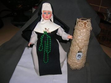 oud popje in nonnen kleding hoogte 22 cm. beschikbaar voor biedingen