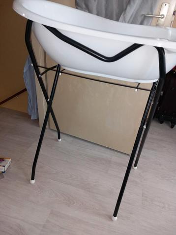 Babybadje + standaard ZGAN!  beschikbaar voor biedingen