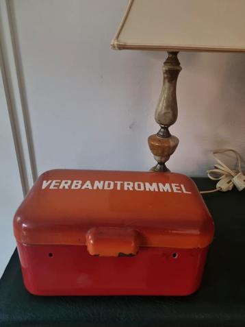 Midcentury Emaille Verbandtrommel beschikbaar voor biedingen