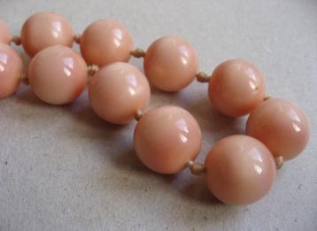 Pink coral angel skin ketting jaren 30 beschikbaar voor biedingen