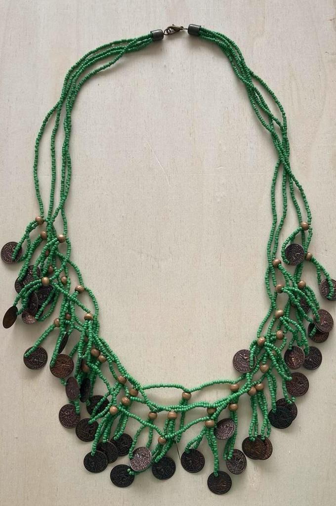 ✨Boho KETTING met muntjes bedeltjes en kleine kraaltjes anna, Sieraden, Tassen en Uiterlijk, Kettingen, Zo goed als nieuw, Overige materialen