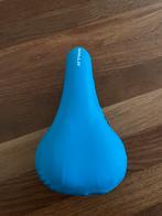 Btwin Fietszadel blauw wielrenfiets, Fietsen en Brommers, Fietsonderdelen, Racefiets, Ophalen of Verzenden, Zo goed als nieuw