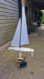 Rc zeilboot surmount, Hobby en Vrije tijd, Ophalen, Zo goed als nieuw