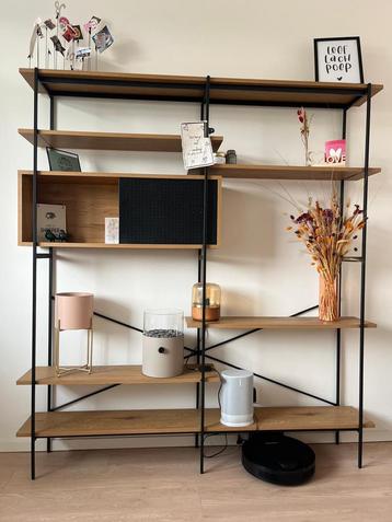 Mooie kast, zo goed als nieuw (excl styling items) beschikbaar voor biedingen