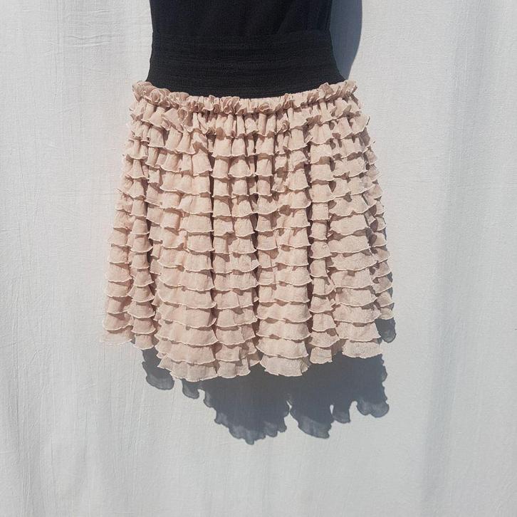 Leuke roesjes rok. Mt M Merk Zara, Kleding | Dames, Rokken, Zo goed als nieuw, Maat 38/40 (M), Zwart, Knielengte, Ophalen of Verzenden