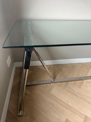 Glazen bureau eichholtz beschikbaar voor biedingen