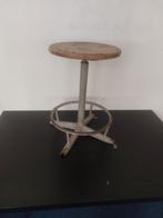 vintage metalen kruk ( 500663), Huis en Inrichting, Krukjes, Ophalen of Verzenden, Gebruikt