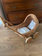 Antieke Rieten Poppenwagen met Houten Wielen en Kussentjes, Ophalen