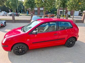 Volkswagen Polo 1.2 47KW 2002 Rood beschikbaar voor biedingen