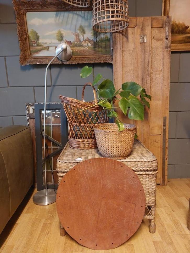 Grote rotan klepmand, Huis en Inrichting, Woonaccessoires | Schalen en Manden, Zo goed als nieuw, Mand, Vierkant, Riet, Ophalen