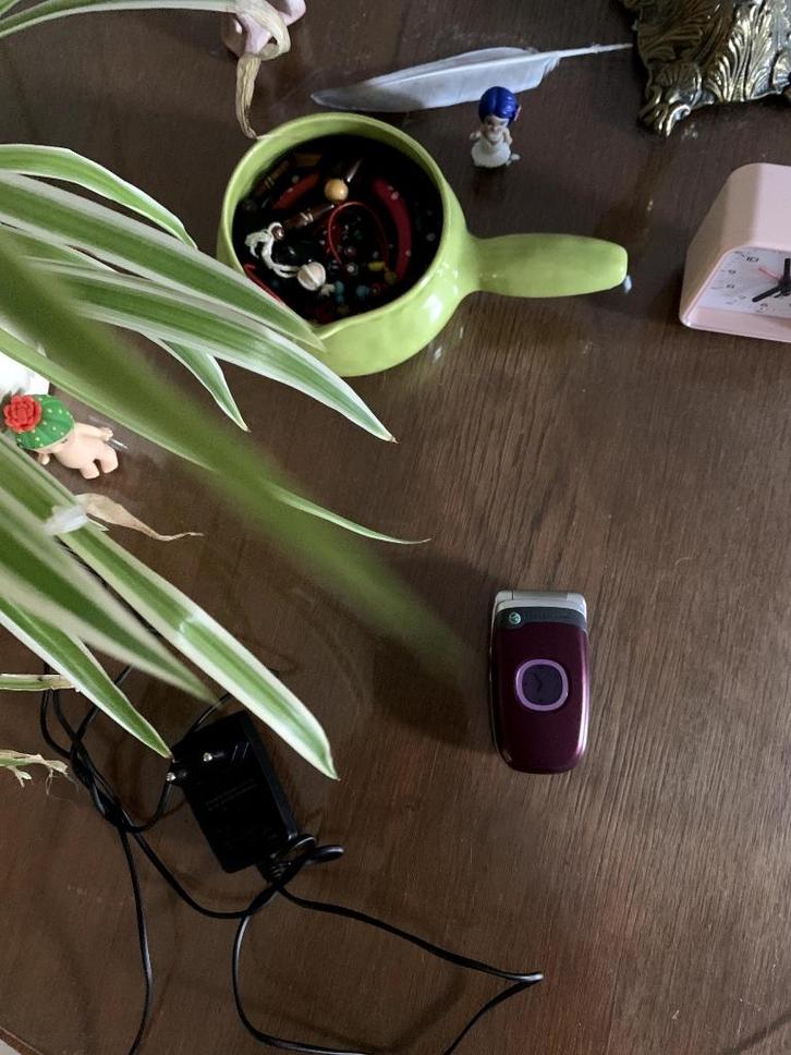 Sony Ericsson klaptelefoon, Telecommunicatie, Mobiele telefoons | Sony, Gebruikt, Zonder simlock, Inklapmodel, Fysiek toetsenbord