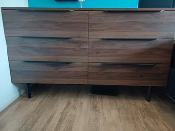 Bruine ladekast met 6 lades