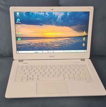 Acer v3 371g | i3 - 6006U - 4G - 120G (Defect) beschikbaar voor biedingen
