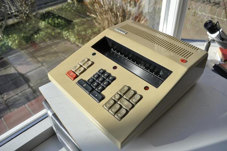 Vintage Nixie Olympia calculator werkend Model CD400 M71, Diversen, Rekenmachines, Gebruikt, Ophalen of Verzenden