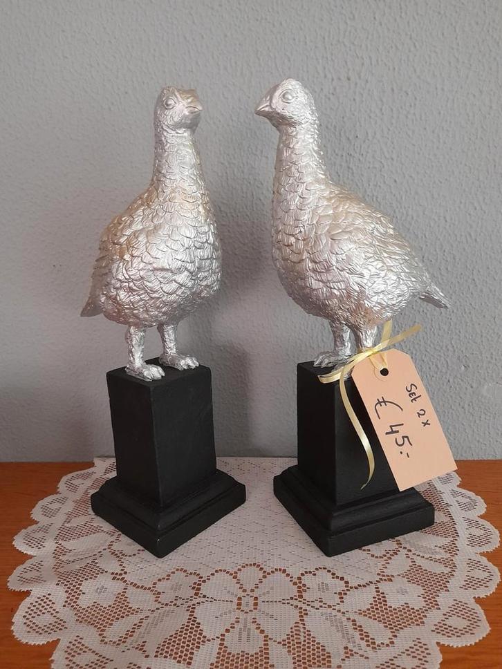 Set 2 mooie beelden duiven op sokkel, Verzamelen, Beelden en Beeldjes, Zo goed als nieuw, Dier, Ophalen of Verzenden