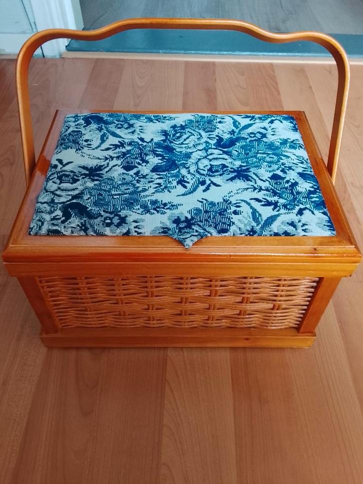 Houten Naaimand met Blauw Motief en gekleurd motief, Huis en Inrichting, Woonaccessoires | Kisten, Nieuw, Minder dan 50 cm, 50 tot 75 cm