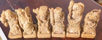 Japanse miniatuur beeldjes (geluksgoden of schaakstukken) beschikbaar voor biedingen
