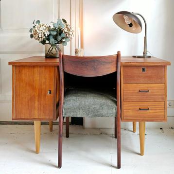 Vintage bureau spitse poten - 3 lades beschikbaar voor biedingen