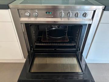 Grote brede oven (combi) en elektrische kookplaat beschikbaar voor biedingen
