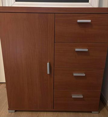 Gratis! Kastje met 4 lades beschikbaar voor biedingen