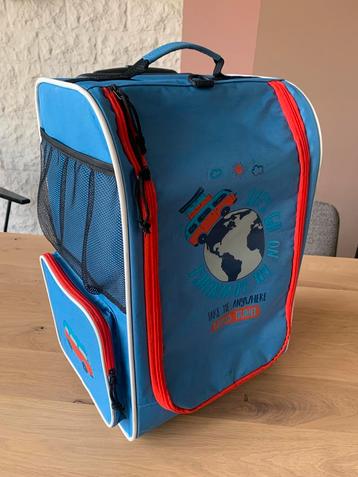 Kinderkoffer met Glow-in-the-Dark Planeet en plankjes beschikbaar voor biedingen