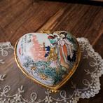 Sieraden doosje Porselein Hartvormig Chinese Afbeelding 7x3, Antiek en Kunst, Ophalen of Verzenden