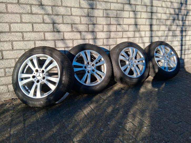 Mercedes wielen 16 inch met Vredestein winterbanden, Auto-onderdelen, Banden en Velgen, Banden en Velgen, Winterbanden, 16 inch