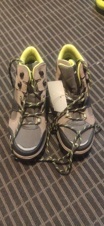 sportschoenen beschikbaar voor biedingen