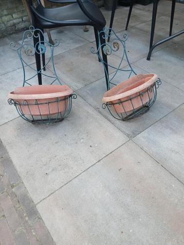 antiek brocante wand bloembakken giet smeed ijzer beschikbaar voor biedingen