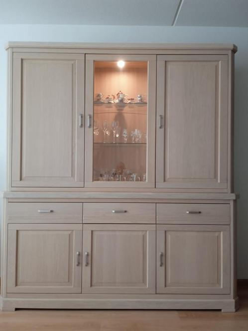 MOET WEG: Buffetkast ahorn light hout met vitrinedeur, Huis en Inrichting, Kasten | Buffetkasten, Zo goed als nieuw, 150 tot 200 cm