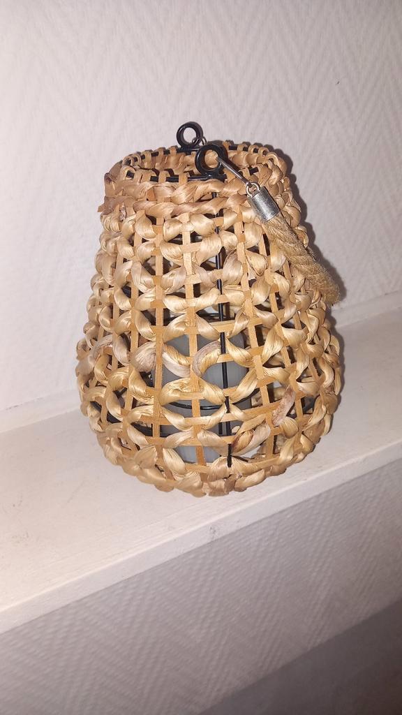 Rotan Windlicht / Lantaarn, Huis en Inrichting, Woonaccessoires | Kandelaars en Kaarsen, Zo goed als nieuw, Kandelaar, Minder dan 25 cm