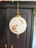 Antieke bollamp van melkglas met rozen, Antiek en Kunst, Antiek | Lampen, Ophalen