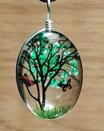 glazen hanger ovaal life tree groen vlinders, Sieraden, Tassen en Uiterlijk, Kettinghangers, Ophalen of Verzenden, Nieuw, Groen