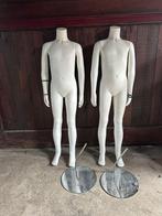 2 kinder mannequins  + 2 verstelbare kledingrekken, Ophalen, Met wielen, Gebruikt