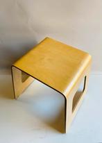 Beukenhouten Ikea kruk / bijzettafel Benjamin, Gebruikt, Ikea, Ophalen of Verzenden, Info@ikea.nl