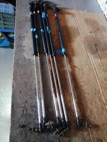 Diverse setjes gasveren achterklep MAZDA MX 3  1991/1998  beschikbaar voor biedingen