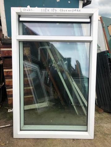 Kozijnen . Ramen . Kunsstofkozijn. Houten kozijn 50 stuks beschikbaar voor biedingen