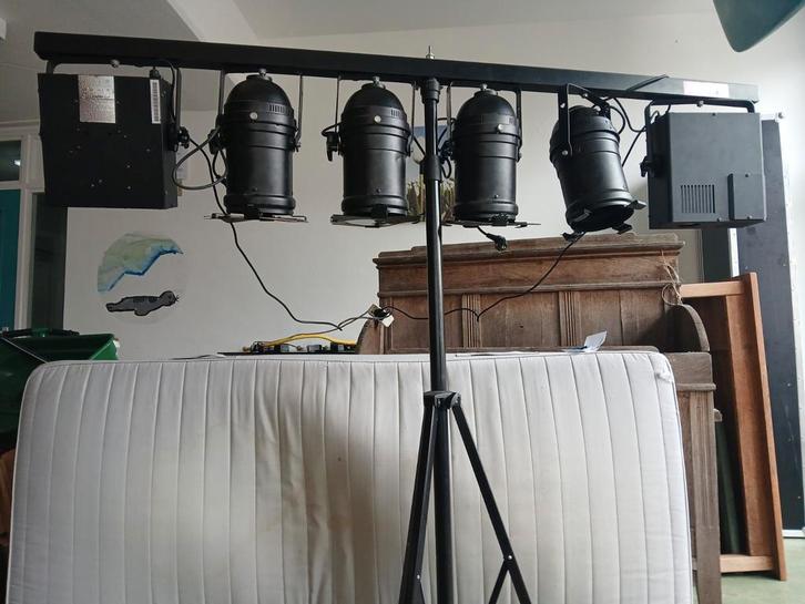 Complete Lichtset: Halogeen, Gobo, Statief & Flightcase, Muziek en Instrumenten, Licht en Laser, Gebruikt, Licht, Geluidgestuurd